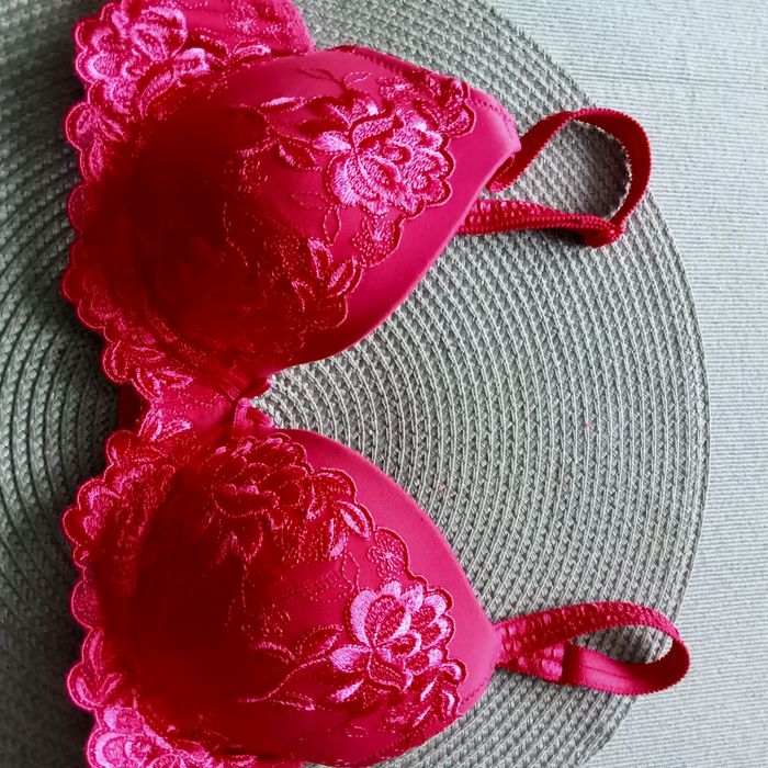 Biustonosz push up Triumph 65A