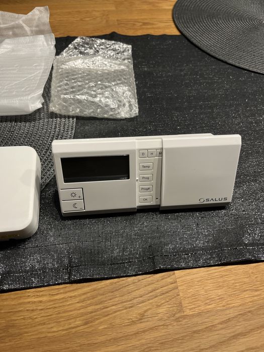 Bezprzewodowy elektroniczny regulator temperatury marki Salus