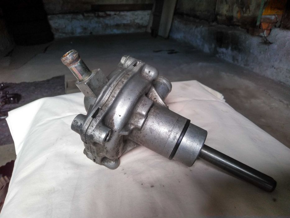 Помпа на хонда вфр800