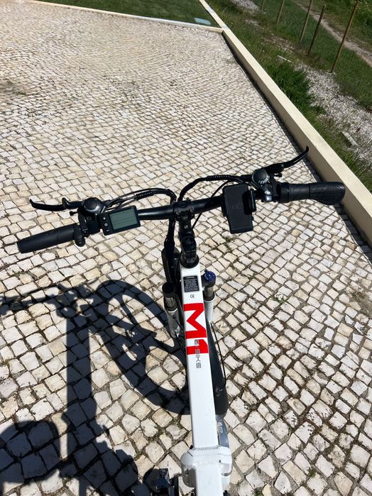 Bicicleta elétrica dobrável