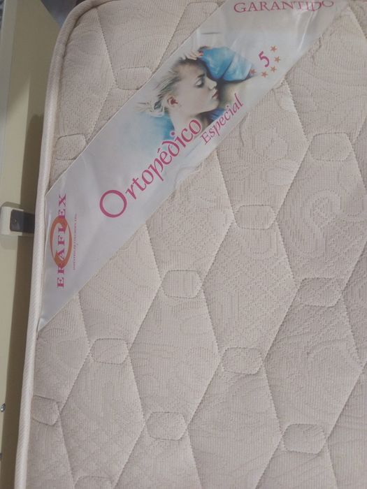 Cama solteiro com gaveta