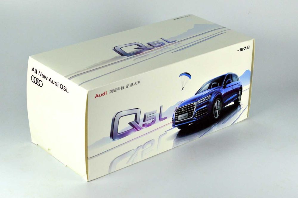 Модель автомобіля 1:18 Audi Q5L