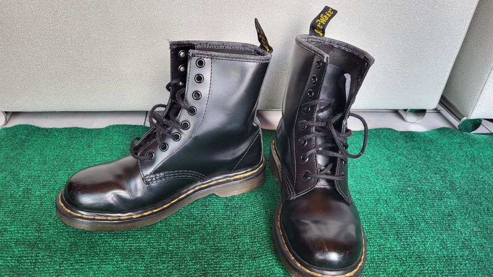 Botas pretas Dr. Martins 36