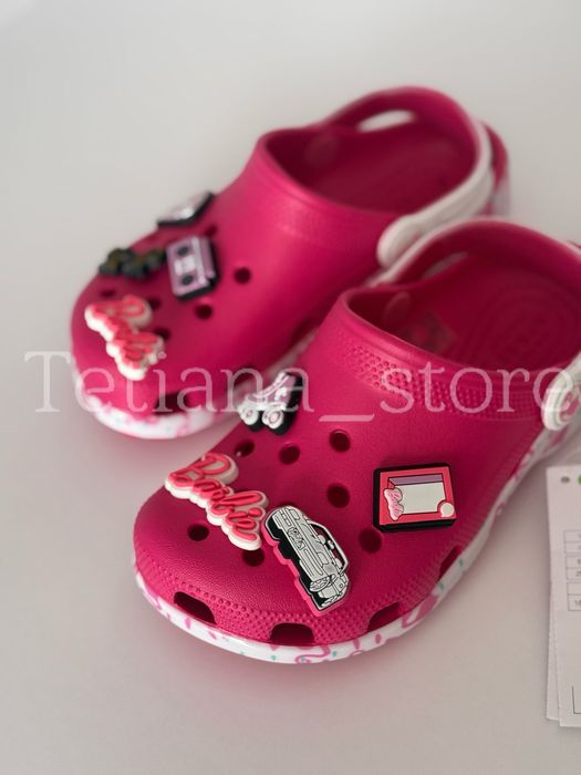 Крокси рожеві яскраві для дівчинки з джибітсами Барбі Crocs Barbie clog classic original C8 C9 C10 C11 C12 C13 J1 J2 J3