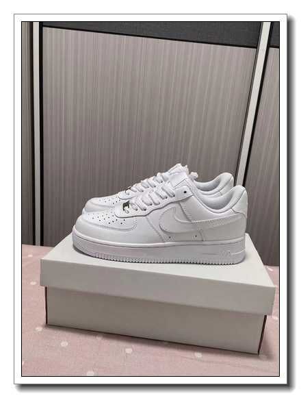 Białe sneakersy Nike Air Force 1 w rozmiarze 38