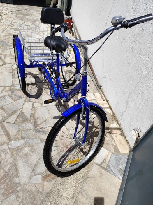 Bicicleta 3 rodas NOVA