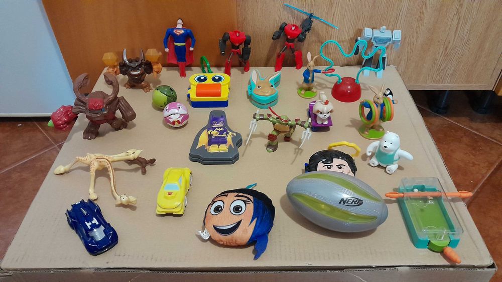 Toys: Figures, Masks, and Games — €1 Each64750782874498121