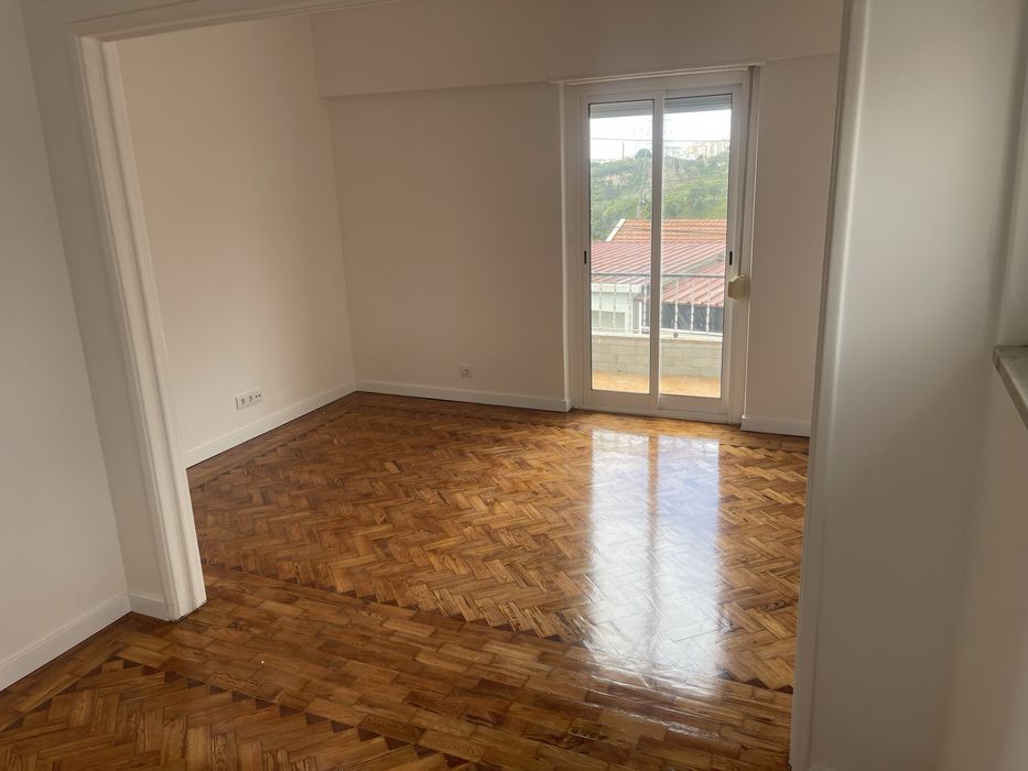 Apartamento T2 em Moradia serra da silveira-Belas
