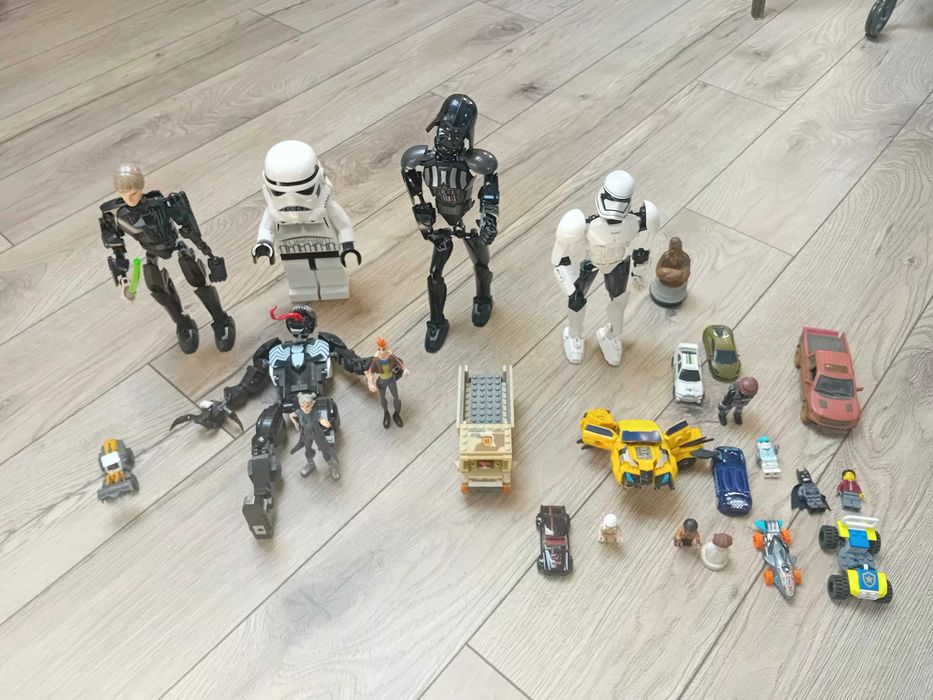 Figurki Star Wars plus klocki