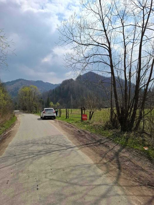Продаю землю 50 соток в Карпатах біля річки.