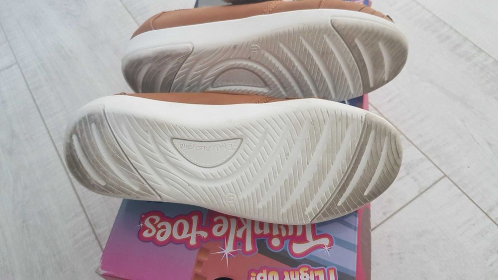 Buty kapcie EMU australia tygryski rozm 13