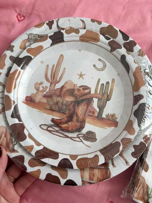 Zestaw papierowych talerzyków i serwetek w stylu kowbojskim