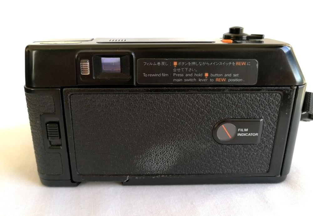 Máquina fotográfica Konica C35 MF