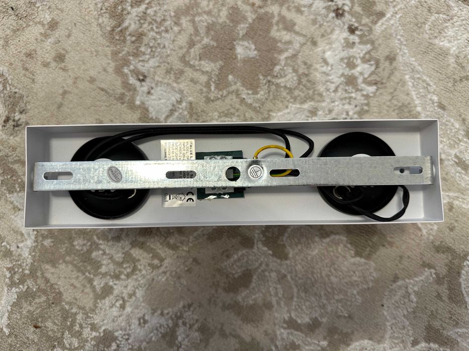 Зовсім новий стельовий прожектор Italux SPL-2855-2B-WH 2x35W GU10