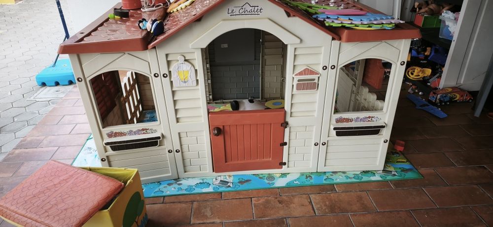 Vende se casa infantil (montada)
