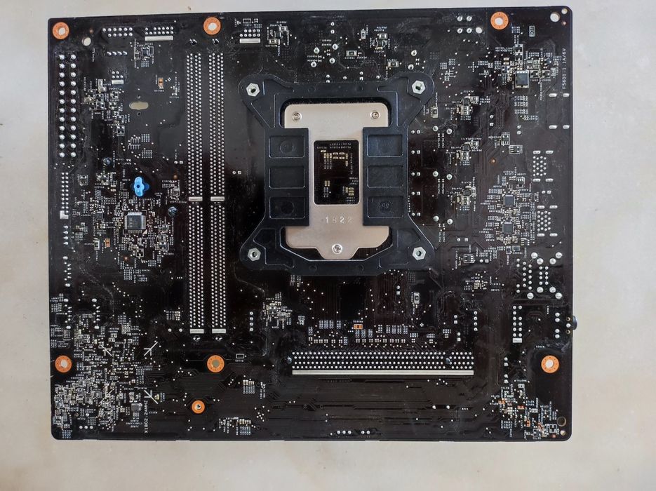 Lenovo LGA1151 IB360C GW/V1.0
Outras referências visíveis:

FRU: 02DL064738500066691121