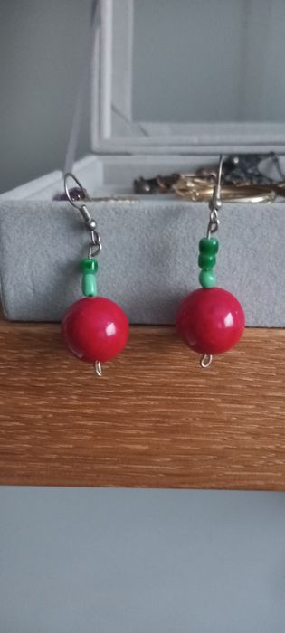 Nowe Kolczyki czerwone kulki
