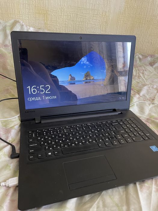 Ноутбук Lenovo чорний