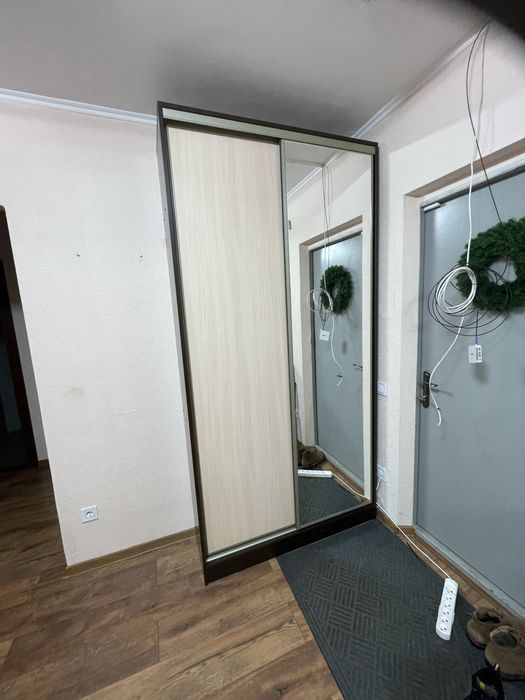 Шафа купе 1,2х0.4х2,4 хороший стан із дзеркалом