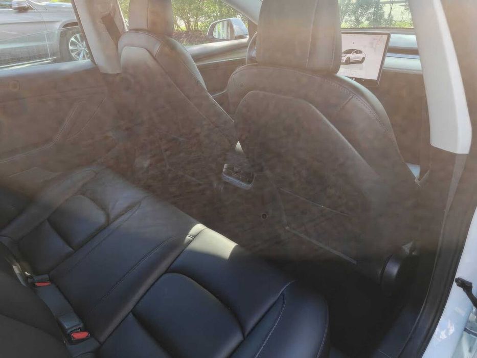 Tesla Model 3 Long Range      2022