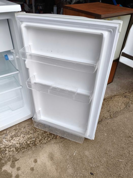 Mini frigorífico a funcionar bem