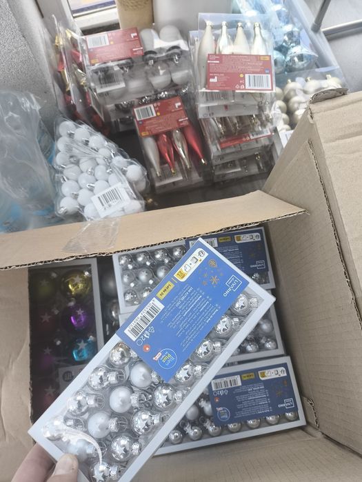 Новорічні іграшки, новорічна стрічка