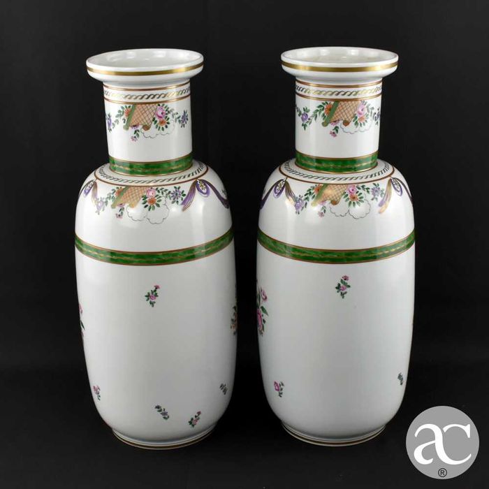 Par de Talhas / Jarrões em porcelana Vidal Arte, pintados à mão