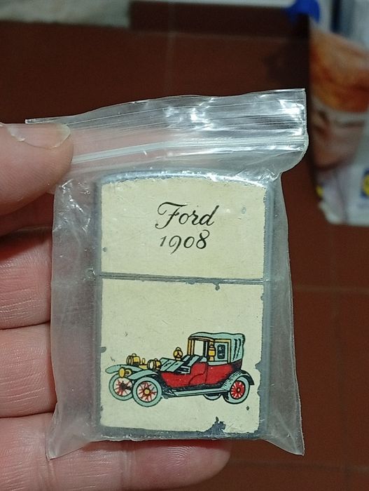 Isqueiro a Petróleo Penguin Ford 1908