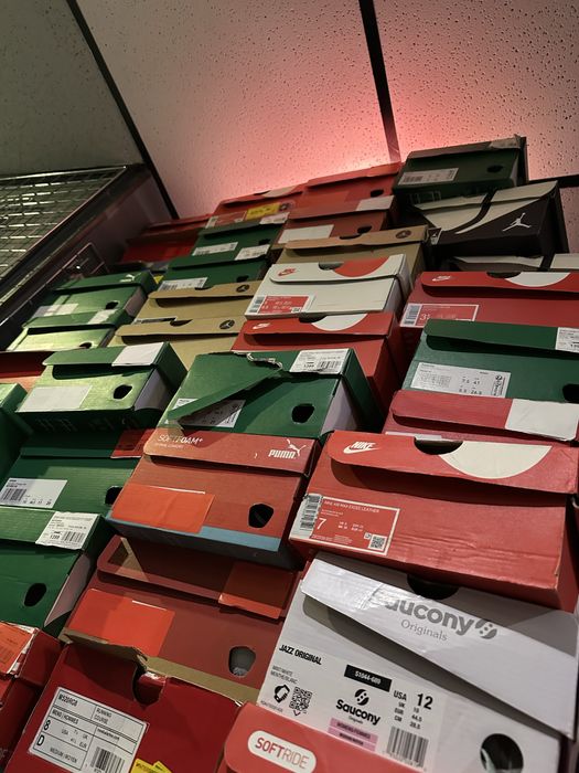 Опт оригінального взуття Salomon Lowa Adidas Nike прямі постачальники