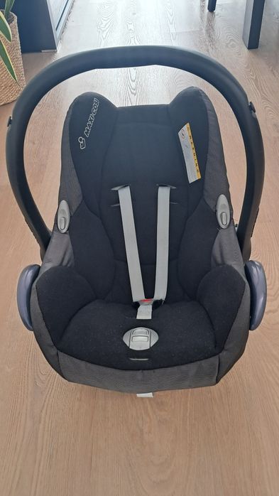 Cadeira auto Maxi-Cosi CabrioFix com  base IsoFix