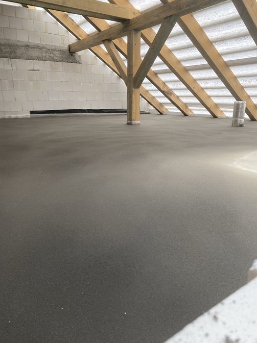 Tynki cementowo-wapienne, gipsowe, wylewki