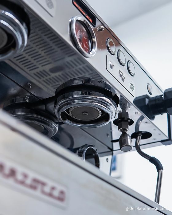 Кавомашина La Marzocco Linea PB 2 Group. Для високого потоку