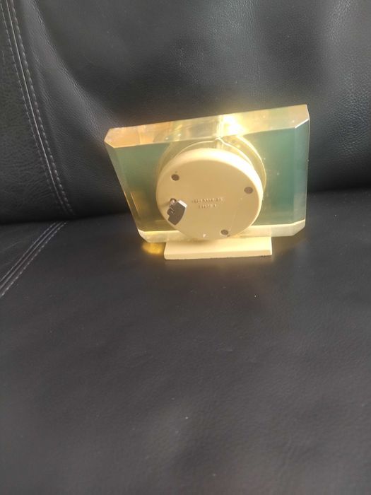 Relogio mecanico 8 dias, de secretária, em baquelite amarela. Anos 50.