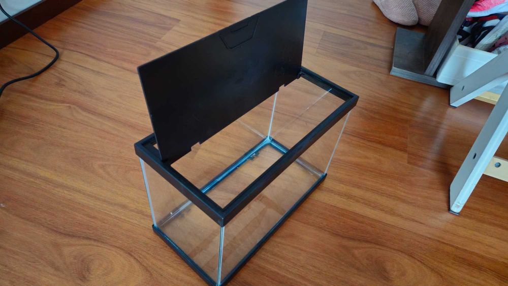 Aquário peixes de 35 CM comprimento.