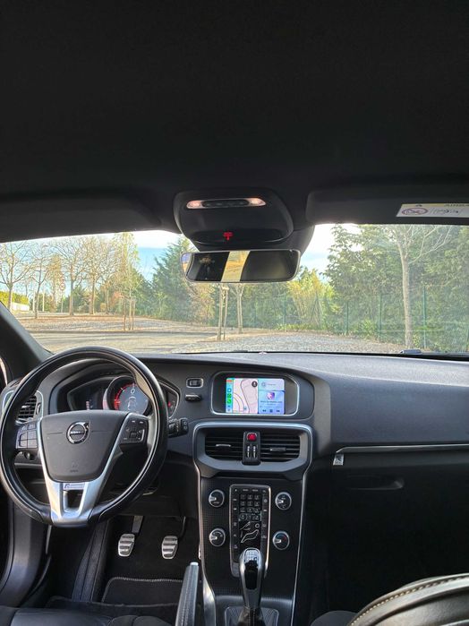 Volvo V40 R Design em estado impecável