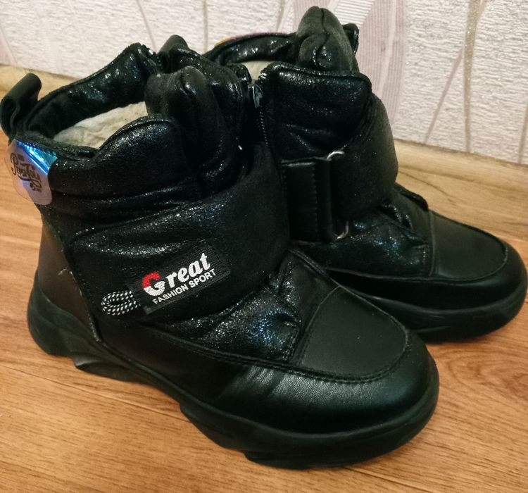 Зимові черевики для дівчинки