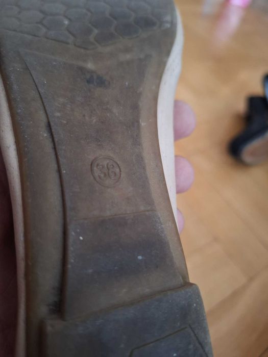 Buty, baletki, baleriny, tenisówki, skórzane, kremowe, roz. 38
