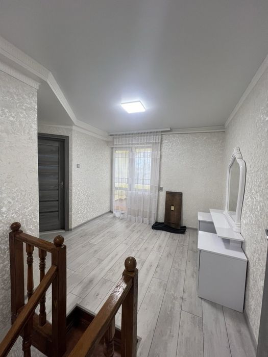 Продається затишний двохповерховий будинок між Нетішином і Острогом