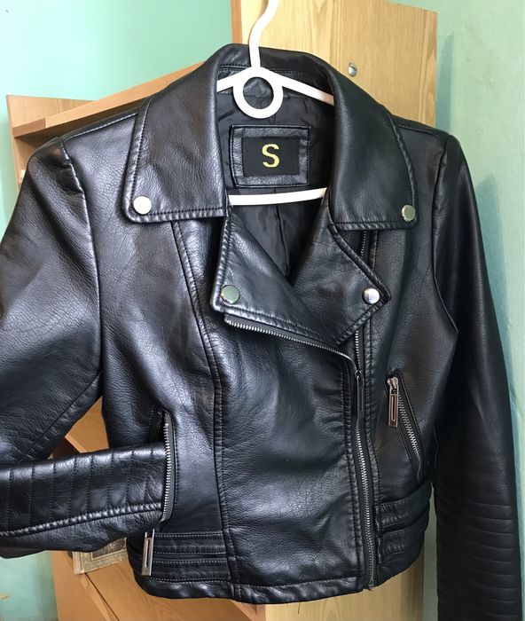 Косуха у чорному кольорі