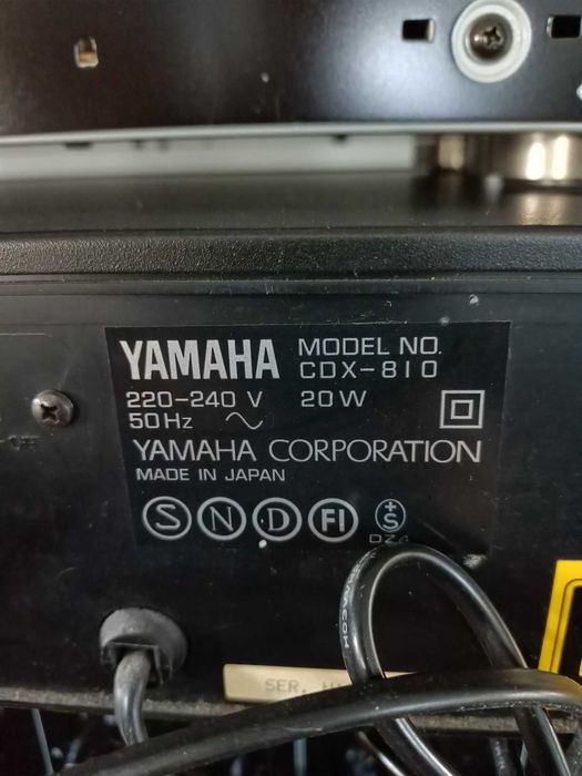 CD Yamaha CDX 810 z pilotem