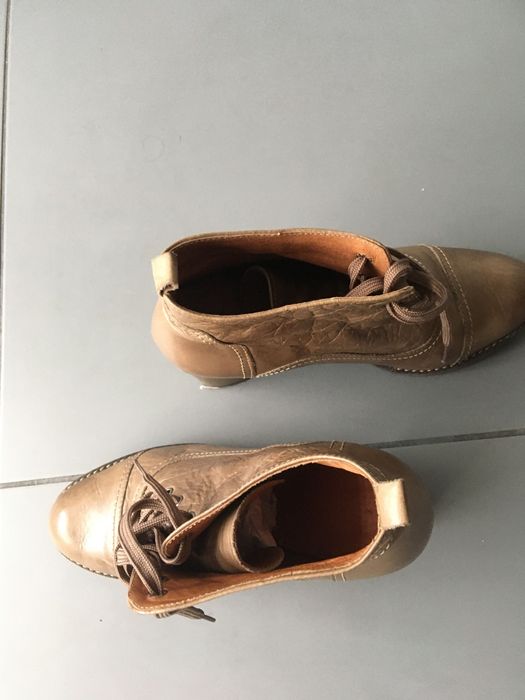 Vendo Botins de Plataforma cor Caqui