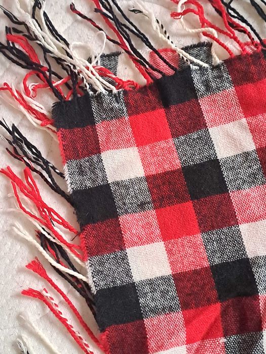 Chusta, szal w kratkę.