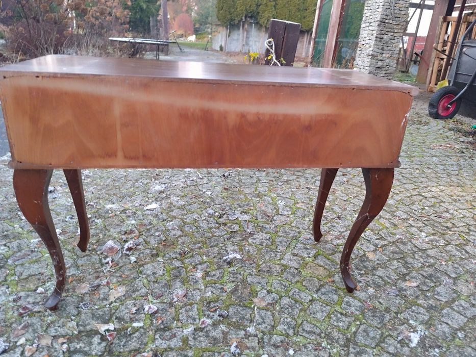 Zdobiony kredens drewniany