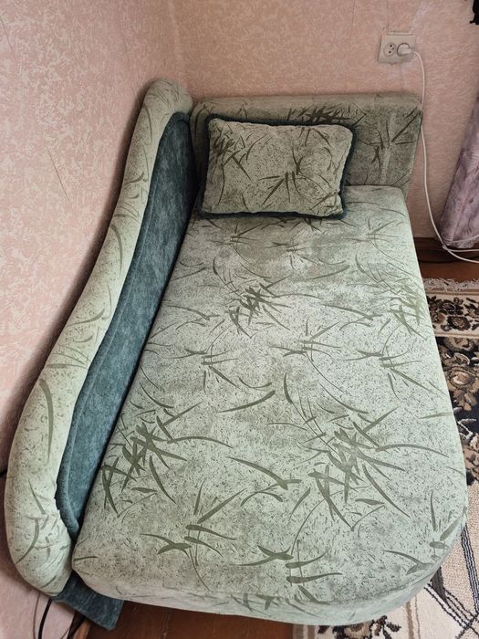 Диван ліжко розкладний у відмінному стані + ніша для білизни