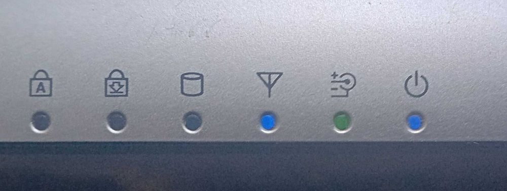 (33) laptop Samsung NP-R520