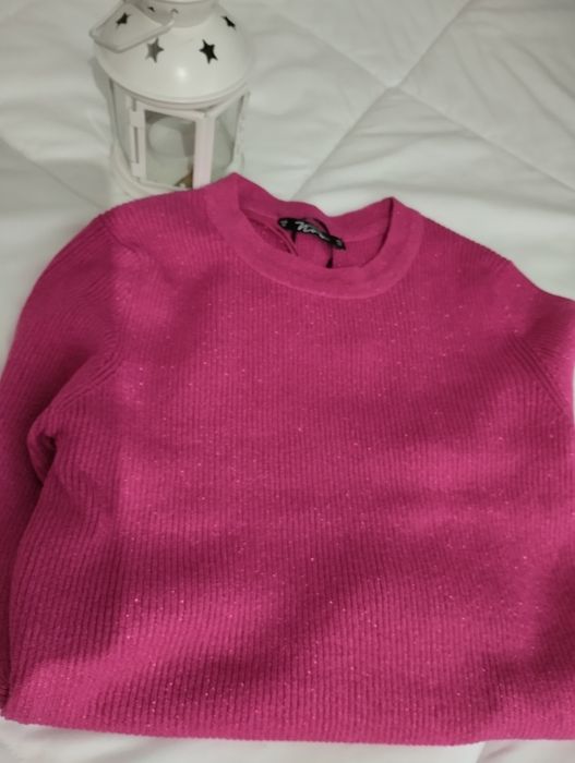 Camisola com brilhos cor de rosa. Também M