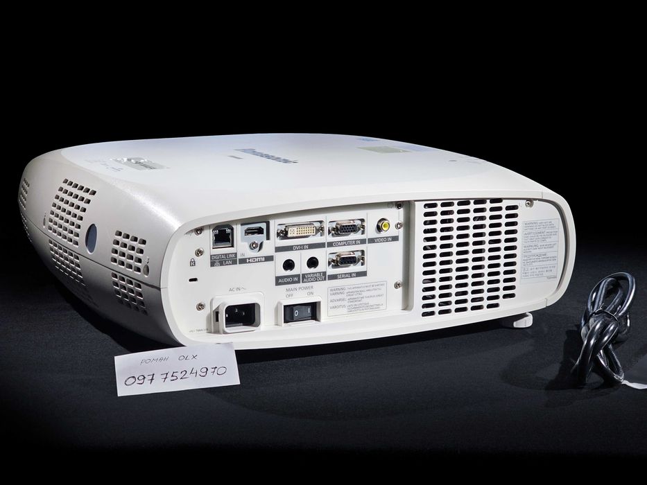 Лазерний LED кіно проектор Panasonic PT-RW330U яскравість 3500ANSI ISO