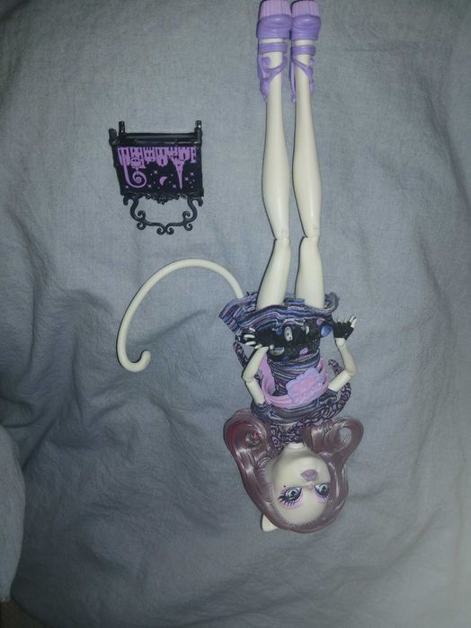 лялька кетрін де мяу, скариж