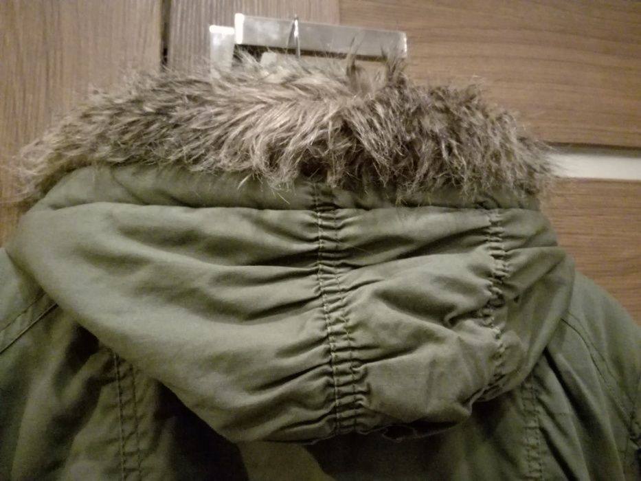 Modna, cieplutka kurtka ciążowa. Dzięki zameczkom na całą ciążę.