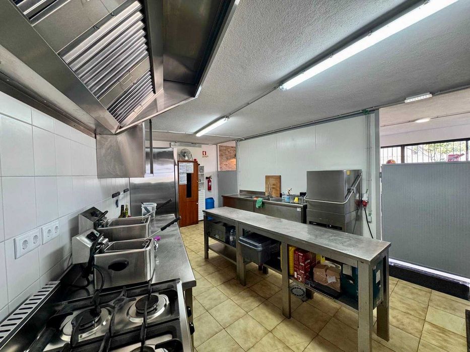 Cessão exploração Café / Snack-Bar Totalmente Equipado - Pronto a Funcionar